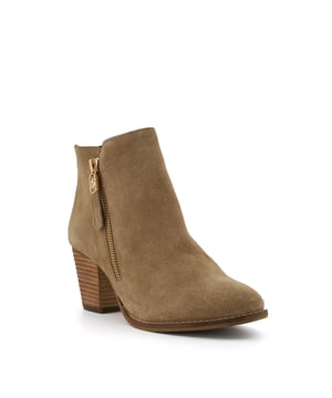 A Dune London signature, refresh your everyday edit with forever favourite, Paicey. Crafted from the finest materials, this best-selling style is detailed with tonal and visible stitching, along with back and side zip pull enhanced with our bespoke 'DD'-interlocked branded hardware. Set on an elegant stacked heel, this style will become the foundation of casual styling, this season and beyond.