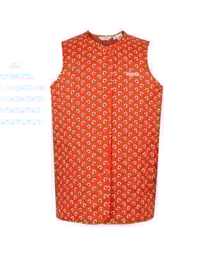 100% Polyester. Lining: Polyester, Taffeta. Design: Clover, Diamond, Quilted. Fabric Technology: Durable, DWR Finish, Insulating, Lightweight, Warmloft. Sleeve-Type: Sleeveless. Neckline: Stud. Pockets: 2 Side Pockets. Fastening: Stud. 12 UK: 36 in. 14 UK: 38 in. 18 UK: 43 in. 16 UK: 40 in.
