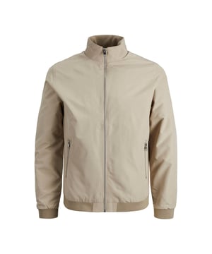 Heren jas van het merk Jack & Jones. De jas is gemaakt van hoogwaardig polyester.  Merk: Jack & JonesModelnaam: Jje Rush Harrington BomberCategorie: heren jasMaterialen: polyesterKleur: beige