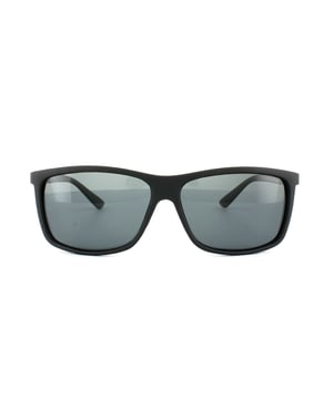 Die Polaroid P8346 KIH Y2 Black Grey Polarised Sonnenbrille ist ein klassischer rechteckiger Stil mit einem hübschen Polaroid-Logo aus Metall auf dem Scharniertempel für ein modernes zeitgenössisches Finish. Polaroid ist vor allem für seine Linsen bekannt und diese polarisierten Linsen bieten eine perfekte freie Sicht mit 100% UV400 Schutz.