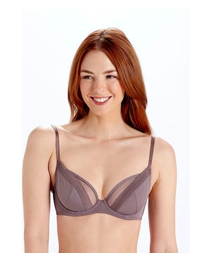 Our Naturals collection is made with a lightweight and breathable microfibre. An everyday essential, boasting wearable designs that make you look and feel great. A gorgeous soft hue, subtle but eye-catching. The plunge bra features a two layer cup design offering support up to a G cup. This is a non padded style but it has been designed to create a smooth and lifted shape.