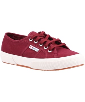 Voor altijd iconisch, voor altijd nieuw. De Superga 2750 sneakers zijn een Italiaans stijlkenmerk en een authentiek designstuk. Een blijvende modefavoriet seizoen na seizoen.