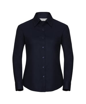 Beproefde en geteste werkplaatsnietel die een uitzonderlijke duurzaamheid combineert met veel aandacht voor detail. Elegant gesneden damesshirt, hoge kwaliteit Oxford stof met uitstekende afwerking. 2 knoopskraagstandaard met klassiek gevormde kraag. Darts op de borstlijn en op de rug voor een aangepaste pasvorm. Afgeronde 2 knoopsverstelbare manchetten. Afgeronde zoom. De pijlen op het achterpaneel zijn in het onderste gedeelte gepositioneerd, zodat er onbeperkte decoratiemogelijkheden zijn op het bovenste gedeelte.. Ook verkrijgbaar in herenmaten, code 932M. Gewicht: 130-135g/m². Stof: 70% Katoen 30% Polyester Oxford. XS (30-32: Om te passen (ins), 8: Kledingmaat). S (32-34: Om te passen (ins), 10: Kledingmaat). M (34-36: Om te passen (ins), 12: Kledingmaat). L (36-38: Om te passen (ins), 14: Kledingmaat). XL (38-41: Om te passen (ins), 16: Kledingmaat). 2XL (41-44: Om te passen (ins), 18: Kledingmaat). 3XL (44-47: Om te passen (ins), 20: Kledingmaat). 4XL (47-51: Om te passen (ins), 22: Kledingmaat). 5XL (51-54: Om te passen (ins), 24: Kledingmaat). 6XL (54-57: Om te passen (ins), 26: Kledingmaat). RUSSELL COLLECTION - een verscheidenheid aan bedrijfskleding voor heren en dames in een breed scala aan stijlen, kleuren en maten.