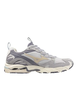 Heren Mizuno Wave Rider 10 Sportstyle in de kleur grijs.- Bovenwerk van mesh en leer.- Vetersluiting.- Mizuno patch op de tong.- Lichtgewicht EVA demping in de tussenzool.- Rubberen loopzool.- Ref.: D1GA222613