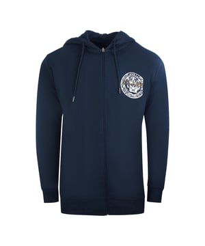 Deze hoodie uit de Cavalli-klasse is de perfecte manier om te pronken met je gewaagde persoonlijke stijl. Het is voorzien van een Circle-logo, waardoor het de perfecte aanvulling is op je garderobe. Wees klaar om op te vallen en een statement te maken met deze unieke hoodie! 60% katoen, 40% polyester, elastische taille, zoom en mouwuiteinden, normale pasvorm, valt normaal qua maat, kangoeroezak, merklogo op de borst Trekkoordjes, Cavalli-klasse trui met capuchon, marineblauwe hoodie