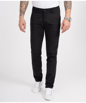 Die Chino Hosen von Rock Creek eignen sich ganz ausgezeichnet für legere CasualLooks. Sie bieten eine angenehme Passform und sehen dabei auch noch richtig lässig aus. Beim gemütlichen Stadtbummel, beim Familienausflug oder in der Uni leisten die komfortablen Hosen gute Dienste. Darüber hinaus zeichnen sich die Chinos von Indumentum durch eine erstklassige Verarbeitung und eine hohe Qualität aus.