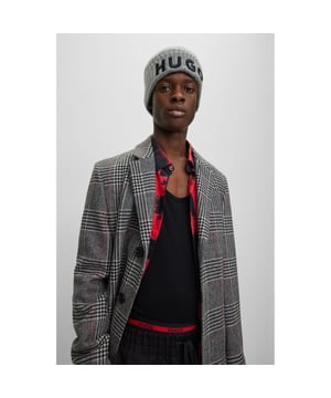 Hugo Boss Embroidered Logo Winter Beanie in silver.- Knit fabric.- Elegant embroidered logo.- 100% Virgin Wool.- Ref: 50495778047