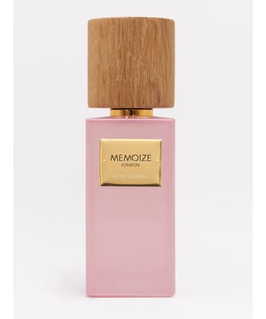 A citrus floral fragrance opening with top notes of bergamot, lemon, orange and tropical fruits. The heart combines floral accords of lily of the valley, magnolia, orange flower, orris and rose whilst a rich base of amber, benzoin, moss, precious musk and woody undertones completes the scent.