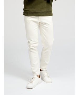 Gewone jeans van TeeShoppen  Deze jeans van TeeShoppen zijn zowel strak als comfortabel. Met jeans van TeeShoppen kun je het hele jaar door vrij en comfortabel voelen. Een goede en comfortabele jeans is een must-have in elke garderobe. 
 De jeans worden hier getoond in de kleur khaki. 
  Welke maat hebben de jeans?  De jeans zijn verkrijgbaar in 10 verschillende maten. Bekijk en kies uw maat onder "maat". 
 De maten zijn afgestemd op mannen. 
  Over TeeShoppen  Bij TeeShoppen zijn we trots om onze eigen producten aan te bieden. Ons assortiment heeft tot doel u de mogelijkheid te bieden uw garderobe uit te breiden met kleding die zowel basic als modern is. Hoewel de kleding basic is, hebben we niet ingeboet op kwaliteit of ontwerp. Onze kleding is ontworpen om gemakkelijk te stylen en gemaakt van de beste materialen. Dit zorgt ervoor dat u comfortabele kleding heeft die voor alle gelegenheden kan worden gebruikt. Op zoek naar een plek om tijdloze kleding te vinden voor zowel mannen als vrouwen? Dan is TeeShoppen de plek voor jou. We zijn gespecialiseerd in de verkoop van basic kleding. U betaalt niet voor dure merken en kosten, maar alleen voor kwaliteit en service. En net zoals de modewereld voortdurend verandert, breiden wij ook voortdurend ons assortiment uit.