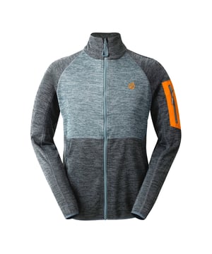 Polyester. Gewebe: angeraute Fleece-Innenseite, Jerseyware, Mesh-Rücken, Stretch. Design: Kontrast Detail, Logo. Gewebetechnik: Atmungsaktiv. Saum: Mit Stretch. Hoch geschnitten. Langärmlig. Bündchen: Mit Stretch. Taschenart: Eine Tasche am Ärmel, Zwei Seitentaschen, Reißverschluss. Durchgehender Reißverschluss. Nachhaltigkeit: Aus recyceltem Material. S: 96,52 cm. M: 102 cm. L: 107 cm. XL: 112 cm. XXL: 121,92 cm. 3XL: 129,54 cm.