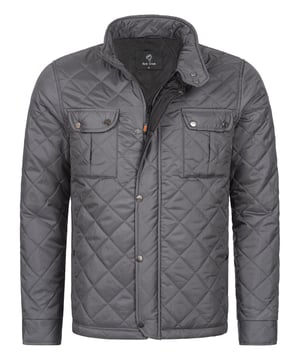 Stilvolle Herren Steppjacke für jeden Anlass Ein zeitloses Must-Have für Ihre Garderobe  Entdecken Sie unsere hochwertige Herren Steppjacke, die nicht nur Wärme und Komfort bietet, sondern auch mit ihrem stilvollen Design überzeugt. Ob für den Alltag oder besondere Anlässe, diese Jacke ist der ideale Begleiter für jede Gelegenheit. Mit ihrem klassischen Stehkragen und dem modernen Steppmuster ist sie ein echter Blickfang und verleiht Ihrem Outfit das gewisse Etwas.  Komfortabel und funktional  Eine Jacke, die keine Wünsche offen lässt  Unsere Herren Steppjacke überzeugt nicht nur durch ihr ansprechendes Design, sondern auch durch ihren hohen Tragekomfort und ihre Funktionalität. Hergestellt aus 100% Polyester, bietet sie optimale Wärmeisolierung bei kaltem Wetter, während der Reißverschluss und der Stehkragen zusätzlichen Schutz vor Wind und Kälte bieten. Die Jacke ist in einem Regular Fit geschnitten und passt sich perfekt Ihrer Figur an, ohne einzuengen.  Vielseitig und trendig  Ein modisches Statement für den modernen Mann  Diese Herren Steppjacke ist nicht nur funktional, sondern auch absolut im Trend. Ihr zeitloses Design und die hochwertige Verarbeitung machen sie zu einem unverzichtbaren Teil Ihrer Garderobe. Egal, ob Sie sie zu Jeans und T-Shirt oder zu einer schickeren Hose und Hemd kombinieren - mit dieser Jacke liegen Sie immer richtig und setzen ein modisches Statement.