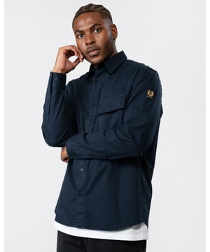 A go-to smart casual style, the Scale Shirt is crafted from a structured cotton twill and garment-dyed for a rich, saturated colour.Garment-dyed cotton twillLong sleeve shirtPoint collarAdjustable buttoned cuffCentre front button fasteningSignature tilted flap pocketBelstaff Phoenix patch on sleeve100% CottonProduct ref: 104537BLACK
 