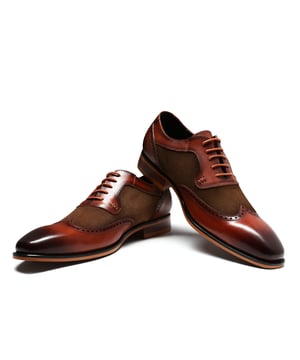 Klassische Business-Lederschuhe f¨¹r Herren
Obermaterial aus 2 Materialien: Leder und Wildleder
Weiches und bequemes Futter
Weiche und langlebige Gummisohle
Elegante Business-Schuhe f¨¹r die Arbeit, Hochzeit