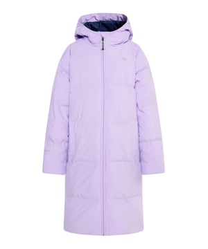 Mit diesem Schmuddelwedda Wintermantel erhalten Sie auch die Kleinen eine 100%ige Outdoor-Performance. Das synthetische Füllmaterial sorgt für eine ideale Isolierung und da die Kammern ohne Nähte verarbeitet sind, dringt keine Nässe ein. Auch sonst ist die Jacke gegen Regen und Schnee gut gewappnet, denn das Material ist wasser- und winddicht. Und da bei Schmuddelwedda immer alles gut durchdacht wird, sind die Logo-Prints lichtreflektierend, was gerade in Herbst- und Winterzeiten von Vorteil ist.  Winterjacke