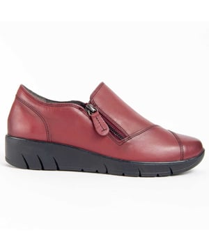 Garantía Purapiel, 10 años de garantía. Mocasín casual para mujer. Fabricado en cuero 100% natural libre de Cromo VI. Materiales de máxima calidad. Plantilla acolchada. Fabricado por otras marca para nuestra marca.