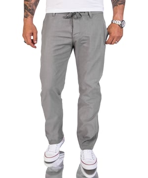 Wenn Sie nach stylischen Beinkleidern suchen, dann sind Sie bei Rock Creek an der richtigen Adresse. Die Marke bietet eine Vielzahl an modischen Herren Hosen an. Wählen Sie zwischen lässigen, eleganten und extravaganten Modellen und finden Sie die ideale Hose für Ihren Stil. Die verschiedenen Modelle begeistern mit einer hohen Materialqualität, einer hervorragenden Verarbeitung und einem angenehmen Tragegefühl. Außerdem präsentieren sie sich mit trendstarken Designs. Mit dem Modell RC-2152 erhalten Sie, die Ideale Sommer Hose. Die Leinen-Optik Hose, besteht aus einer Leinen-Baumwollmischung und hat somit einen kühlenden Effekt, gleichzeitig wir deine Beine vor der prallen Sonne super geschützt