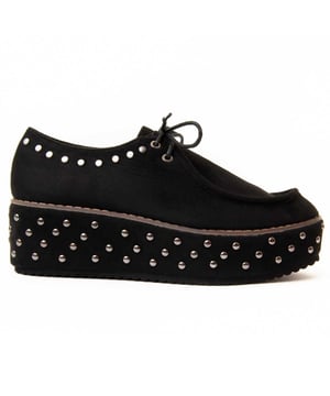 Damen Wedge-Schuhe. Bequeme Passform. Hergestellt aus veganen Materialien. Produziert von anderen Marken für unsere Marke. Ungefähr Maße: 6 cm Absatz und 4 cm Plattform.