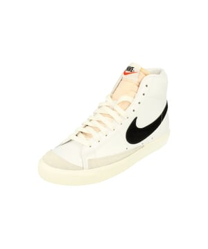 Blazer Mid 77 Zapatillas Altas, Zapatos Blancos, Zapatillas Altas Blancas Nike, 100% Cuero, Blazer Mid, Estilo Vintage, Garrapata Negra, Cierre De Cordón, Zapatillas Altas, Años 77, Insignia De La Marca En El Lado Del Zapato, Hecho En Indonesia