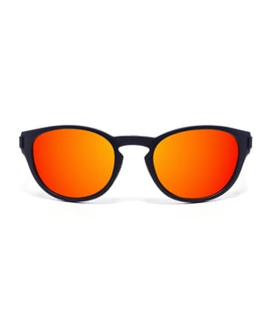 Gafas de sol TH1912S con montura de acetato.

Forma y diseño:
- Estas gafas Tommy Hilfiger tienen una silueta redonda clásica.

Material de la montura:
- La montura de estas gafas está fabricada en acetato, un material plástico.
- El acetato proporciona durabilidad, flexibilidad y un acabado liso a la montura.

Patillas de acetato:
- Las patillas también están hechas de acetato, a juego con el material de la montura.
- El acetato en las patillas las hace livianas y cómodas de llevar.

Detalles de la marca:
- Grabado de la marca Tommy Hilfiger en el lente.
- Estos elementos de diseño ayudan a identificar claramente el modelo como parte de la colección de gafas Tommy Hilfiger.

Lentes:
- Los lentes son de alta calidad.
- Estos lentes proporcionan una excelente protección UV y una visión nítida y clara.
 Medidas: Alto lente: 44 mm. Ancho lente: 54 mm. Puente: 22 mm. Patillas: 135 mm.
 Composición: Acetato
 Cuidados:
Utiliza un paño de microfibra suave y limpio para limpiar tus gafas de sol. Este tipo de paño no rayará los lentes.
Evita usar productos de limpieza abrasivos, detergentes, alcohol o acetona, ya que pueden dañar los lentes y los tratamientos antirrefleja