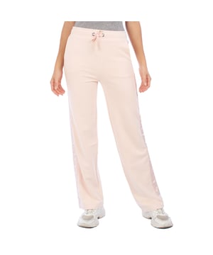 Die Jogginghose Emporio Armani bietet jederzeit Komfort und Stil.

 Dieses aus weichem, hochwertigem Stoff gefertigte Modell hat einen geraden Schnitt, der Bewegungsfreiheit und einen entspannten, aber eleganten Look garantiert.

 Inklusive elastischem Bund mit verstellbarem Kordelzug für eine individuelle Passform.

 Seitentaschen sorgen für zusätzliche Funktionalität, während Zierbänder mit dem Emporio Armani-Logo an den Seiten für einen modernen und unverwechselbaren Touch sorgen.

 Perfekt, um sportliche oder lässige Looks zu vervollständigen, kombiniert mit Sneakers und Sweatshirts für einen lässigen Stil mit einem Hauch von Luxus.

 Ein vielseitiges Kleidungsstück, das Komfort und Design vereint.
 Komposition: 88 % Baumwolle, 12 % Polyester
 Pflege:
- Maschinenwäsche in kaltem Wasser und Schonwaschgang.
 - Verwenden Sie milde Reinigungsmittel.
 - Benutzen Sie keinen Trockner.
 - Bei niedrigen Temperaturen bügeln.
 - Reinige chemisch nicht.