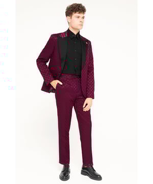 After a fail-safe suave 2-piece suit? The Papatya from Twisted Tailor will deliver. Crafted from a burgundy jacquard print, this suit offers an expensive look without the huge price tag. The trousers feature a flat front with contrast piping on the slanted pockets. Style the trousers with the matching suit jacket to complete the full look.