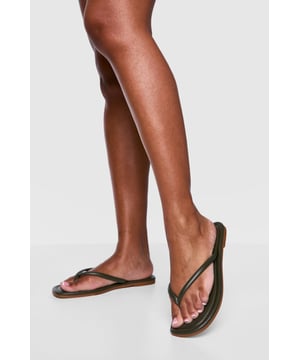 Sleek square toe design for a modern edge
        Flat heel (0-2cm) for all-day comfort
        Synthetic leather upper for a polished look
        Slim thong strap for a minimalist aesthetic
        Versatile style suitable for various casual occasions
    
    Step into effortless style with these chic PU square toe flip flops. Perfect for the fashion-forward woman who values both comfort and trend-setting looks, these sandals are a must-have for your summer wardrobe. The sleek design pairs beautifully with everything from floaty sundresses to cropped trousers, making them an ideal choice for casual outings, beach days, or relaxed family gatherings. The flat heel ensures you can stride with confidence all day long, while the minimalist thong strap adds a touch of sophistication. Whether you're running errands or meeting friends for a laid-back brunch, these versatile flip flops will keep you looking stylish and feeling comfortable. Customise your look by pairing them with ankle bracelets or opt for a pedicure in a bold hue to make a statement. These sandals are the epitome of Boohoo's commitment to accessible fashion that doesn't compromise on style, perfect for the young woman who wants to stay on-trend without breaking the bank.