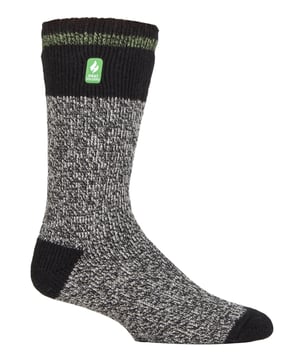 Lassen Sie sich vom kalten Wetter nicht unterkriegen. Ziehen Sie sich mit den warmen Men's Ultimate Thermal Socks von Heat Holders warm an. Wissenschaftlich getestet, um die wärmsten Socken auf dem Markt zu sein, werden die Socken von Heat Holders mit einer in Großbritannien patentierten Stricktechnologie hergestellt. Dieses einzigartige Herstellungsverfahren in Verbindung mit dem innovativen, in Japan entwickelten Thermogarn von Heat Holders® sorgt dafür, dass die maximale Wärme auf der Haut gehalten wird. Mit einer hohen TOG-Einstufung von 2,3 TOG halten diese Socken Ihre Füße länger warm. Halten Sie Ihre Füße warm mit den fortschrittlichen Eigenschaften des japanischen Thermogarns von Heat Holders, das eine leistungsstarke Isolierung gegen Kälte bietet. Die Socken sind außerdem besonders feuchtigkeitsableitend und geschmeidig. Die innovative Stricktechnologie von Heat Holders erzeugt einen UK PATENTED langen Schlingenflor, der mehr warme Luft speichert und den TOG-Wert insgesamt erhöht. Das fachmännische Bürstverfahren maximiert die Menge an warmer Luft, die in jeder Socke gehalten wird, und sorgt für unschlagbare Wärme und ganztägigen Komfort. Mit diesen farbenfrohen, gestreiften und dicken Socken haben Sie die ultimativen Thermosocken für den Alltag gefunden. Egal, ob Sie sie im Bett oder zu Hause tragen, diese Herrensocken halten Ihre Füße garantiert warm und kuschelig! Sie liegen angenehm eng an und halten die Wärme dicht an der Haut. Erhältlich in einer Reihe von Farben und Stilen, wählen Sie zwischen gestreiften Mustern oder bunten Zehen- und Fersendesigns, um Ihren modischen Bedürfnissen gerecht zu werden! Sie sind in den Herrengrößen 6-11 UK, 39-45 EU, 7-12 US erhältlich.