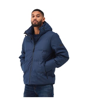 The Saltern men's jacket from Regatta's Freddie Flintoff Collection is sure to style up your wardrobe. The puffer jacket comes with insulation to ward off the cold. Finished with a shockcord hem to personalise the fit.