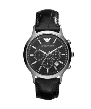 Este reloj cronógrafo Emporio Armani Renato para hombre es el reloj perfecto para usar o regalar. Su caja redonda plateada de 43 mm combinada con la cómoda correa de cuero negro le asegurará que disfrute de este impresionante reloj sin ningún compromiso. Operado por un movimiento de cuarzo de alta calidad y resistente al agua hasta 5 bares, su reloj seguirá funcionando. Este reloj elegante y práctico es perfecto para todas las ocasiones. Es un gran regalo para sus familiares y amigos -El reloj tiene función de calendario: fecha, cronómetro y pantalla de 24 horas Alta calidad 21 cm de largo y 22 mm de ancho Correa de cuero negro con hebilla Diámetro de la caja: 43 mm, grosor de la caja: 11 mm, color de la caja: Plata y color de la esfera: Negro