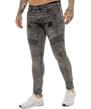 Hecho a medida en denim elástico de algodón para un ajuste súper delgado a través de la pierna, este diseño de 5 bolsillos presenta costuras de motorista en la rodilla, detalles blanqueados y angustiados, un cierre de botón y una pretina con etiqueta de marca de PU negra. Los botones y remaches de marca completan este estilo skinny de tendencia