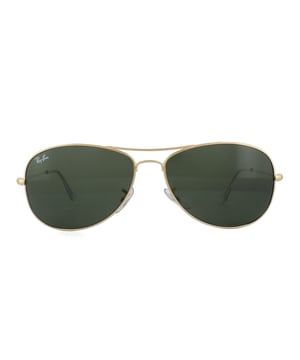 Ray-Ban Zonnebril Cockpit 3362 001 Goud Groen zijn een kleinere en meer discrete interpretatie van de Aviator 3025. De Ray-Ban Cockpit is een geavanceerd ontwerp dat de meeste gezichtsvormen complimenteert en een dun draad metalen frame en kleinere scheurvormige lenzen heeft, dan de 3025 . Siliconen tempel tips bieden comfort verstelbare neuskussens bieden een aangepaste pasvorm voor het hele daggebruik.