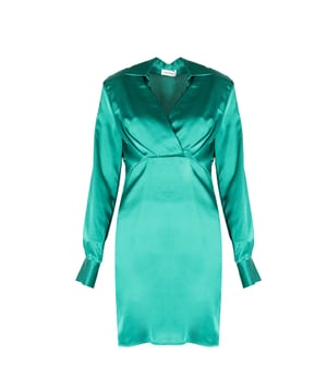 Angepasster Schnitt, der die Figur betont und einen eleganten Look garantiert, perfekt für jede Gelegenheit, von Geschäftstreffen bis zu abendlichen Veranstaltungen.

Mit langen Ärmeln, die Klasse hinzufügen und ideal für kühlere Tage sind, gleichzeitig Komfort und Stil bieten.

Überschlagener Ausschnitt, der den Dekolleté subtil betont und weiblichen Charme sowie Eleganz hinzufügt, während er die Möglichkeit bietet, die Tiefe des Ausschnitts anzupassen.

Mit einem Kragen, der ein professionelles Aussehen verleiht und die perfekte Ergänzung zu formellen Outfits ist, verleiht er dem Ganzen Schick und Klasse.

Mini-Länge, die die Beine betont und einen jugendlichen Charakter hinzufügt, ideal für abendliche Veranstaltungen oder sommerliche Tage.

Am Nacken ein Markendetail, das die Einzigartigkeit und Exklusivität des Produkts unterstreicht, ihm Prestige und Besonderheit verleiht.

Hergestellt aus hochwertigem Stoff, der weich zum Anfassen, langlebig ist und ganztägigen Tragekomfort gewährleistet.

In Italien hergestellt, was höchste Qualität und Aufmerksamkeit für jedes Detail garantiert, in Übereinstimmung mit der Tradition italienischer Handwerkskunst.