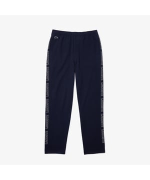 Heren Lacoste Fleece Sweatpants in marineblauw.- Elastische tailleband met trekkoord.- Zijzakken.- Geborduurde groene krokodil branding.- Lacoste tape branding.- Taps toelopende pijp.- 67% Katoen 30% Polyester 3% Elastane.- Ref: 3H1743166