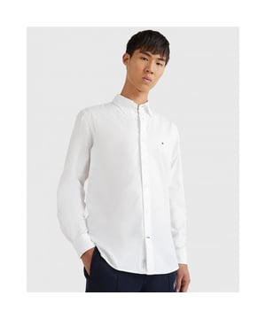 Heren overhemd van het merk Tommy Hilfiger. De overhemden van Tommy Hilfiger zijn gemaakt van biologisch katoen, en hebben een slim fit pasvorm. Het zachte katoen zorgt voor een heerlijk draagcomfort.  Merk: Tommy HilfigerModelnaam: Core Flex PoplinCategorie: heren overhemdMaterialen: biologisch katoenKleur: wit
