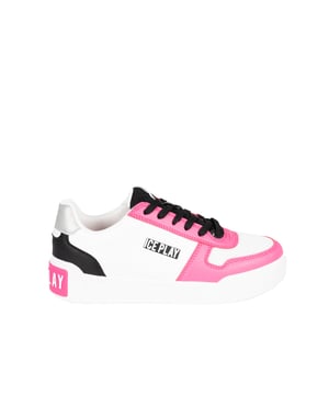 Atadas con cordones, estos zapatos proporcionan un ajuste perfecto a tu pie, permitiendo ajustar la tensión de los cordones según las necesidades, lo que los hace no solo estilosos, sino también extremadamente cómodos.

La punta redonda añade un encanto clásico, al mismo tiempo que proporciona suficiente espacio para los dedos, aumentando así la comodidad de llevarlos todo el día.

En la lengüeta y en los laterales, el nombre de la marca destaca sutilmente el prestigio y la calidad del producto, añadiéndole un carácter exclusivo que seguramente atraerá miradas.

La suela con logo no solo es un signo de distinción, sino también una garantía de autenticidad y alta calidad de fabricación, lo que hace que cada paso sea seguro y estiloso.

Hechos de cuero ecológico de alta calidad y tela, estos zapatos combinan durabilidad y conciencia ecológica, ofreciendo además un diseño moderno y comodidad al vestir.

Empaquetados en una caja de la marca, son el regalo perfecto para ti o para un ser querido, y el elegante empaque subraya la atención al detalle y el alto estándar de la marca.