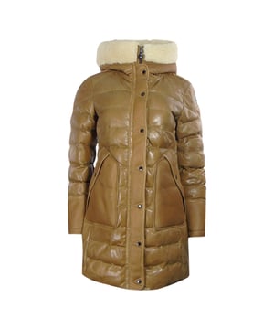 Parajumpers bruin donsjack, twee zakken met ritssluiting aan de voorkant, PJS-patch op de linkermouw, 100% lamsleer, vulling: 100% polyester, voering: 100% polyamide, elastische mouwen