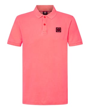Unifarbenes Poloshirt mit offenem Kragen und Knopfleiste. Das Poloshirt ist mit einem im Brustbereich applizierten Petrol-Badge ausgeführt. In verschiedenen Farben erhältlich. Du schwankst zwischen zwei Größen? Nimm die größere Größe! Kurzarm-PoloshirtUnifarbenOffener KragenKnopfverschlussPetrol-Logo95 % Baumwolle, 5 % Elasthan