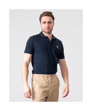 This piqu� cotton top has its roots in sportswear, the textured fabric and classic cut mean it will make sense worn smart or casual.
Textured cotton piqu�Short-sleeved polo shirtRib collar and cuffsTwo-button placketEmbroidered-edge Phoenix patch on chest
100% Cotton
71140354