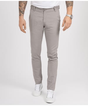 Die Chino Hosen von Rock Creek eignen sich ganz ausgezeichnet für legere CasualLooks. Sie bieten eine angenehme Passform und sehen dabei auch noch richtig lässig aus. Beim gemütlichen Stadtbummel, beim Familienausflug oder in der Uni leisten die komfortablen Hosen gute Dienste. Darüber hinaus zeichnen sich die Chinos von Indumentum durch eine erstklassige Verarbeitung und eine hohe Qualität aus.