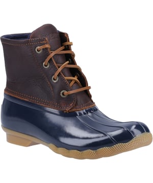 Mit den vielseitigen Sperry Saltwater Duck Boots für Damen können Sie Ihr nächstes Abenteuer in Angriff nehmen, ohne sich Gedanken über das Wetter und das Terrain an Ihrem Zielort machen zu müssen.