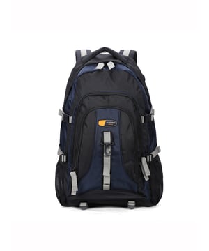 Mochila unisex. El cierre es con cremallera. Los bolsillos internos son bolsillos multifuncionales. Los bolsillos exteriores son dos frontales con cremallera y dos laterales abiertos. Falta la correa para el hombro. El asa es de tela. Hay tres compartimentos internos. El material exterior es poliéster. Internamente está forrado en poliéster. Medidas: 40x28x65 cm. Producto de moda