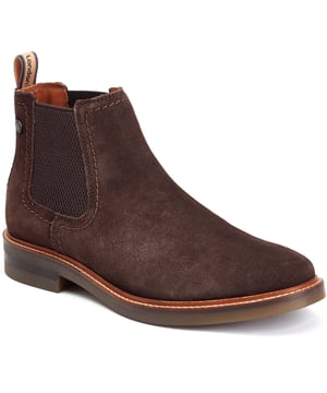 De Portland Chelsea Boot van Base London is gemaakt met een bovenwerk van eersteklas leer, een robuust nylon treklipje en een elastische inzet voor gemakkelijk dragen. De Ortholite binnenzool met kussentjes zorgt voor comfort, terwijl de dikke rubberen zool met noppen voor een stoere touch zorgt.