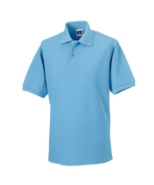 65% Polyester, 35% ringgesponnen katoen. Stof: Pique. Ontwerp: Eenvoudig. Mouwtype: Korte mouwen. Manchet: Gestreept. Halsuitsnijding: Omgeslagen kraag. Hem: Tweelingnaaldsteek. 2 Knoops Placket, Verstevigde Schouders, Zelfkleurige Knopen, Zijsplitjes, Getapete Hals. 215gsm. Duurzaamheid: Amfori, Better Cotton Initiative, BSCI, Fair Labor Association, Oeko-Tex Standaard 100 gecertificeerd.