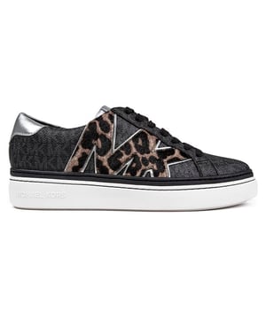Diese Michael Kors Chapman Trainer ist die ultimative in stilvollen Komfort. Mit einem schwarzen, voll gebrandmarkt Obermaterial mit einem auffälligen Design und pelzigen Leoparden-Print-Logo, diese Designer-Schuhe haben schöne Features für einen Stand Out Smart-Casual Fashion Look.