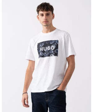 A signature T-shirt crafted in soft cotton jersey by HUGO. This top is cut to a regular fit with seasonal branding and artwork.

Regular fit
Neckline: Crew neck
Standard length

Quality: 100% Cotton, Collar: 98% Cotton, 2% Elastane
50523999
 