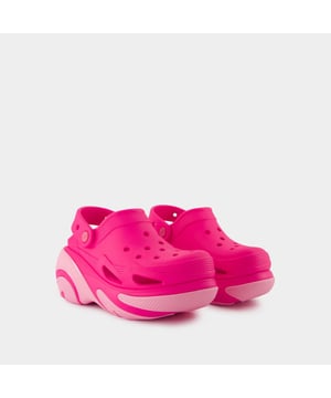 Colores: PINK - Pink Crush. Material: termoplástico. Material de la suela: caucho. Forro: croslite. Cierre: fácil de poner. Forma de la punta: redonda. Cómo elegir la talla: talla grande - Talla: CROCS.