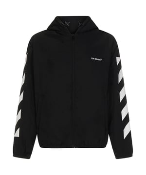 Zwart pufferjack, ritssluiting, branding langs de armen, jack met capuchon, gewatteerd jack, licht gewatteerd, zwarte jas, wit logo