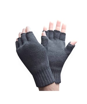 Cuando hace frío fuera, todos queremos mantener las manos calientes, pero no podemos lidiar con la molestia de los tradicionales guantes de dedos completos, es por eso que Heat Holders ha llegado con estos guantes sin dedos para hombres. Te dan todo el calor de nuestros guantes normales, mientras que también permite la destreza que necesita para realizar actividades normales, tales como el trabajo, los mensajes de texto o escribir en un teclado. Estos guantes de punto tienen un hilo térmico especialmente desarrollado por Heat Holders que proporciona un aislamiento de alto rendimiento contra el frío con una capacidad superior de transpiración de la humedad. Además del hilo exterior, nuestro forro Heat Weaver, un forro polar de felpa sedosa, maximiza eficazmente la cantidad de aire caliente que se mantiene contra la piel. El puño Heat Holders es un puño protector que abraza la muñeca para proporcionar calor y aislamiento adicionales, evitando las corrientes de aire y los guantes holgados.