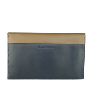 Cavalli Class portemonnee
  Blauwe kleur met beige inzetstukken
  Pasjeshouder aan beide zijden aan de binnenkant
  Gemaakt van 100% leer
  Afmeting: 18cm x 11cm
  Geschikt voor mannen