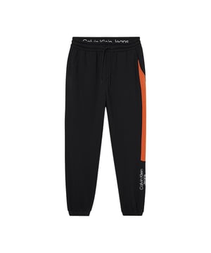 Pantalones deportivos, cintura elástica con cordones, elástico en los tobillos, 2 bolsillos, bordado, detalles en contraste, logo de algodón.